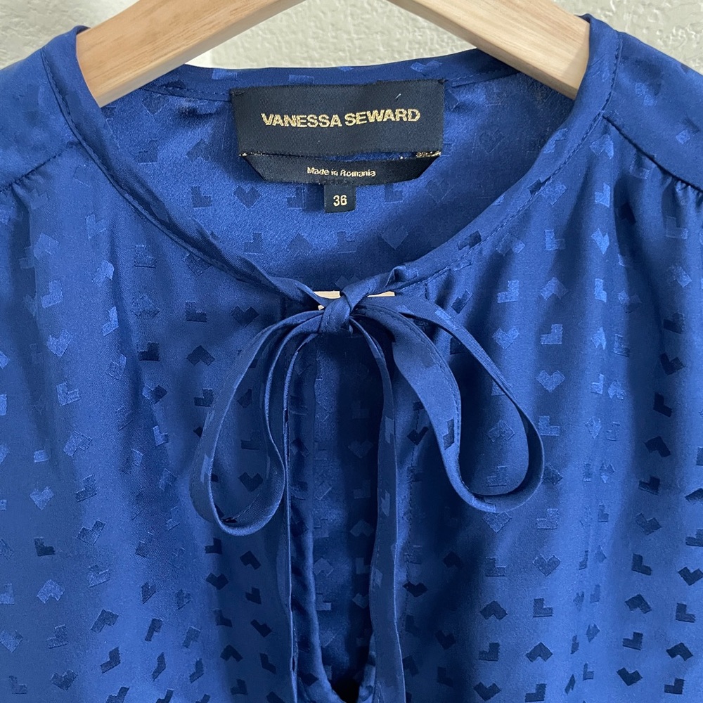 Vanessa Seward hearts bow blue long sleeve 100% silk blouse size 4 chic - Picture 2 of 5